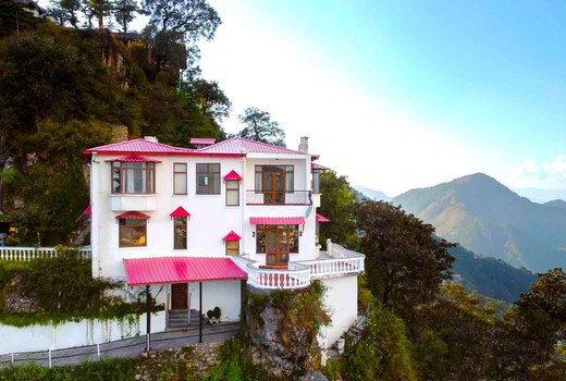 V are Family Trishul | 4BHK Villa with Mountain View & BBQ near Mall Road