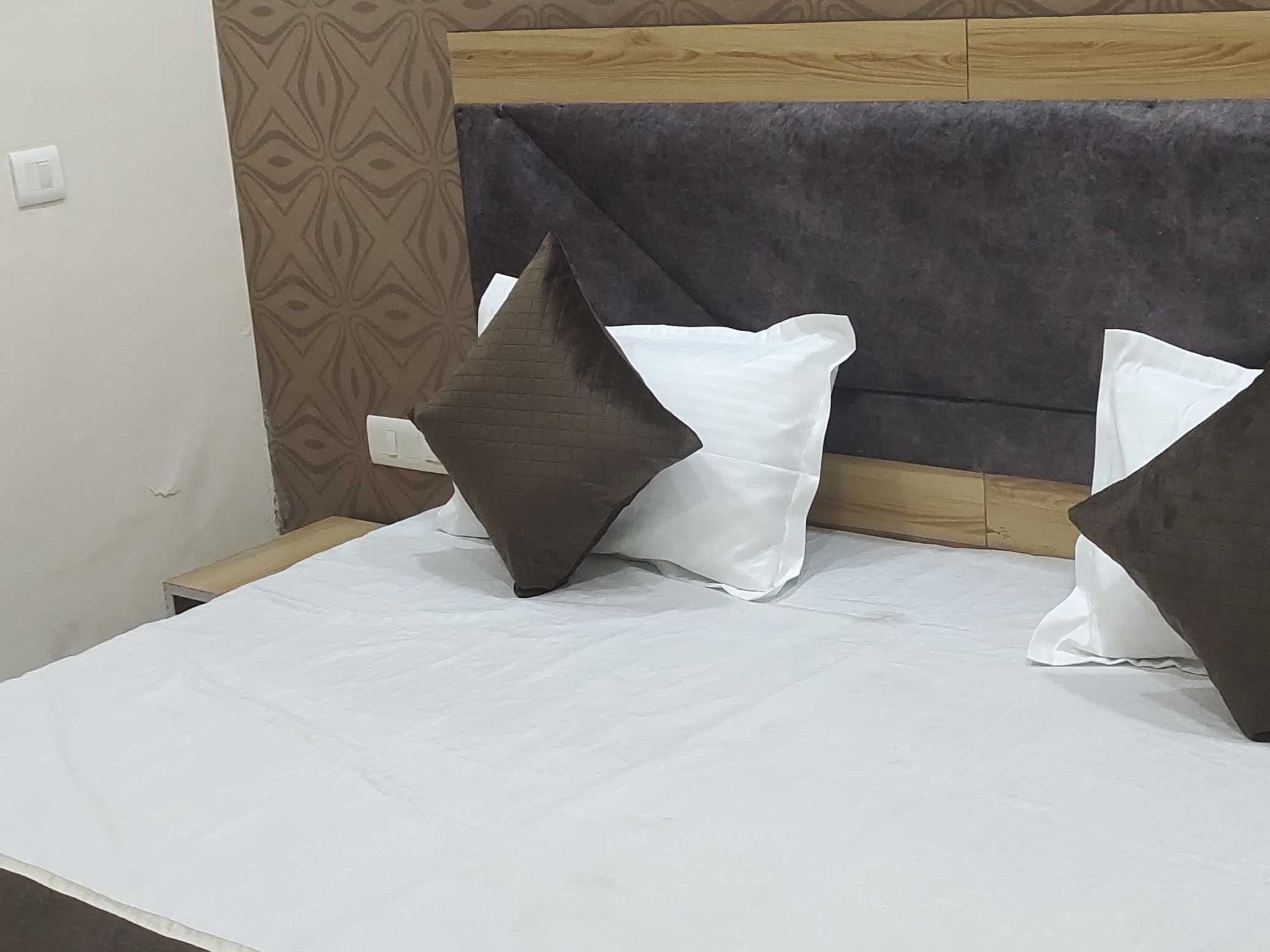 Hotel O K11