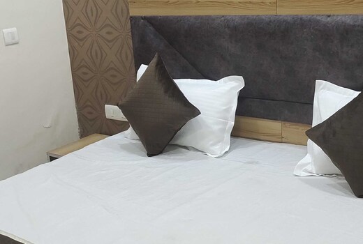 Hotel O K11