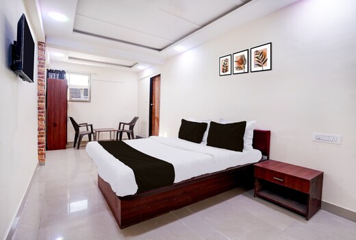 Hotel O Poonam