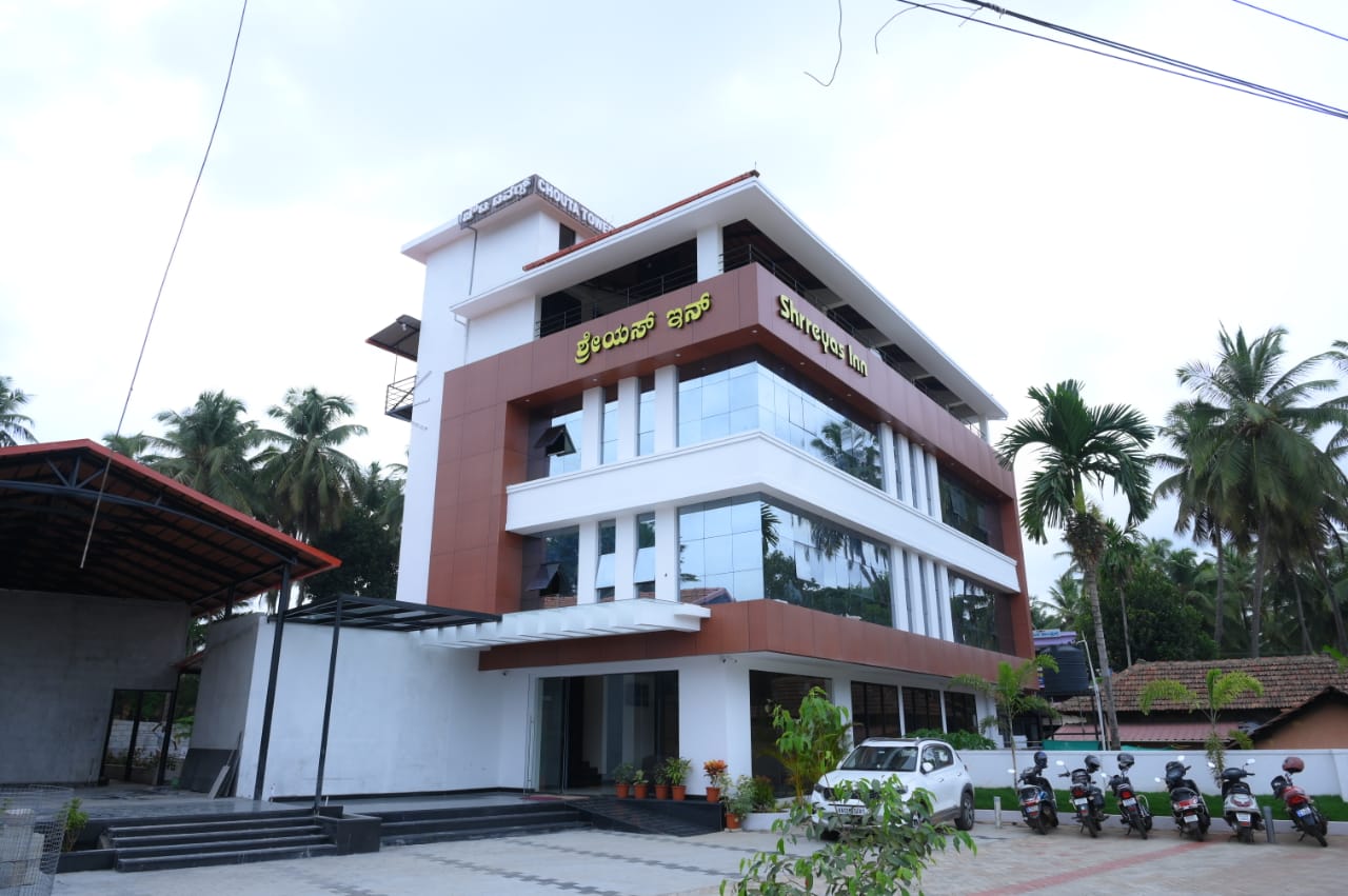 SHRREYAS INN