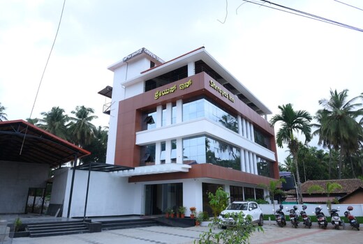 SHRREYAS INN