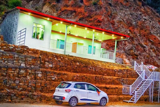 Kanhaiya hotel & merge near kedarnath temple