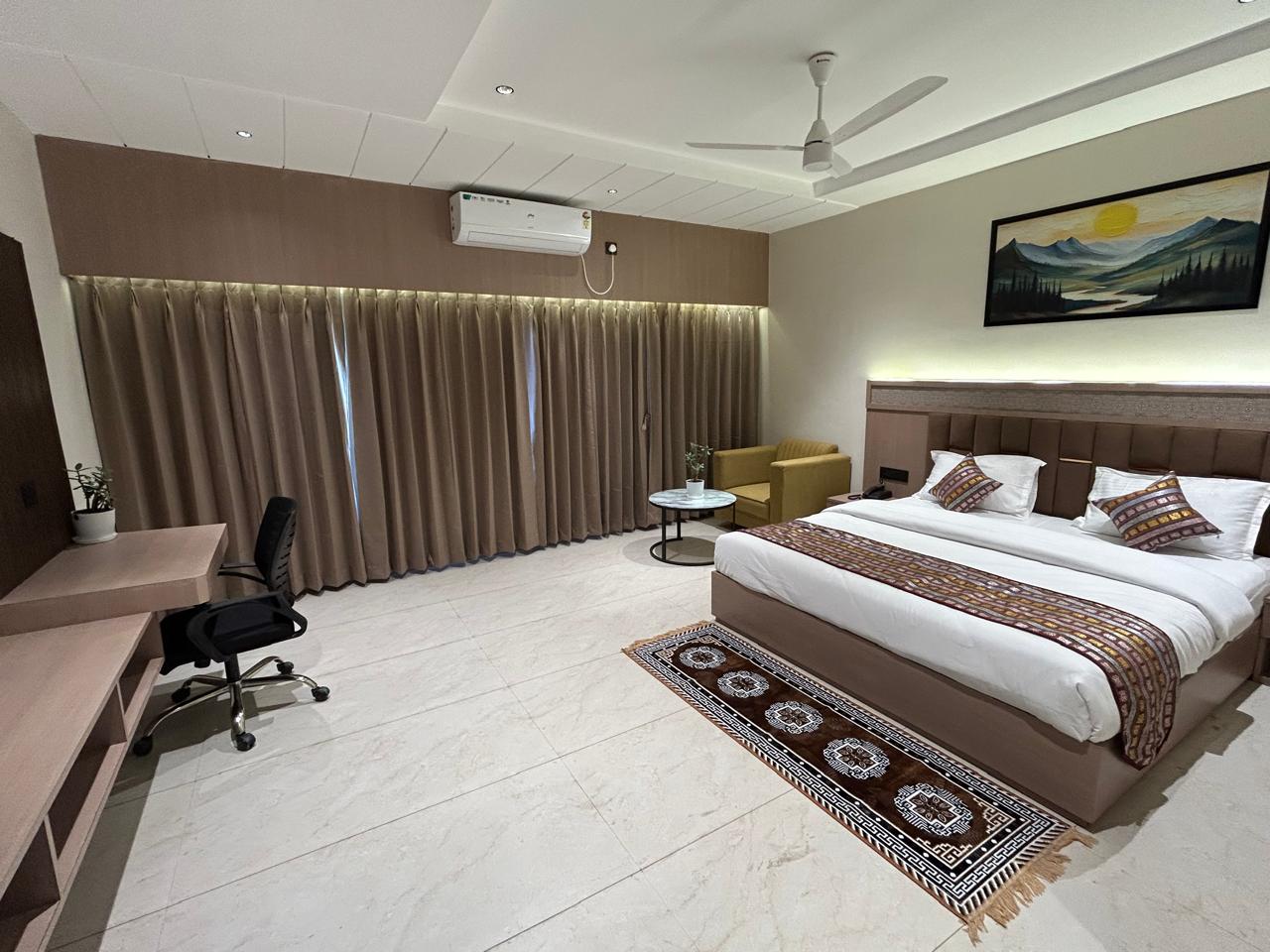 Hotel The Royal Keshar