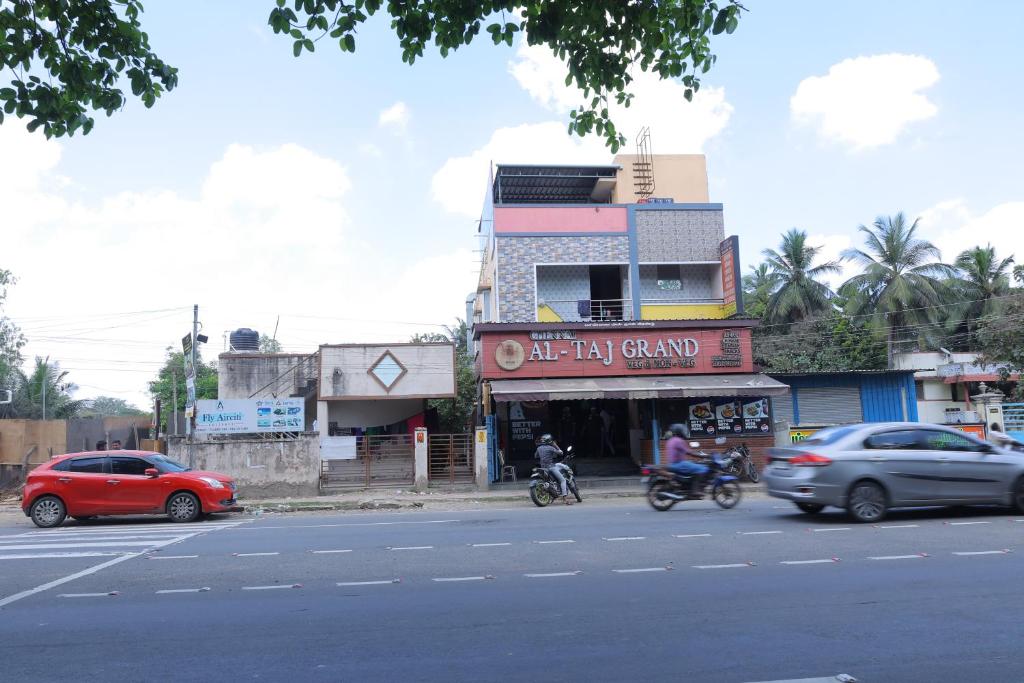 Whites Inn Vandalur