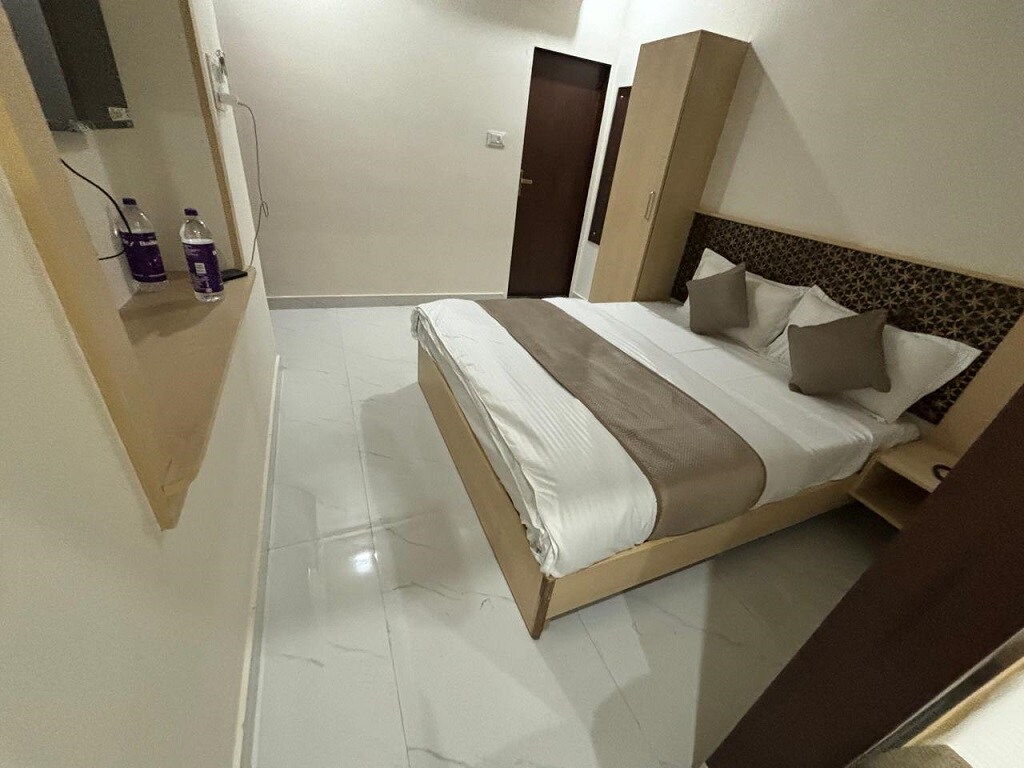 Hotel Silver Moon- 200 meter Jaipur Junction