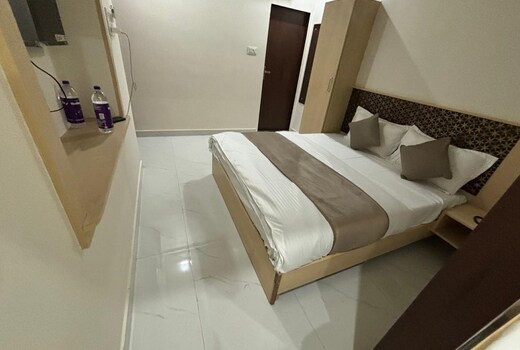 Hotel Silver Moon- 200 meter Jaipur Junction