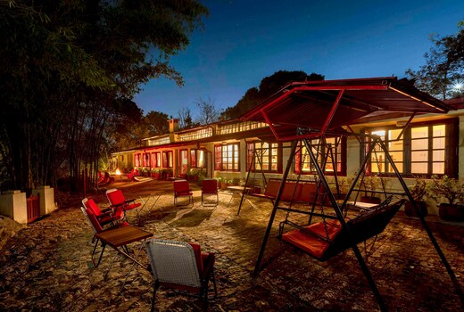 V are Family Oak Lodge | 5BHK old charm villa with indoor fireplace & BBQ