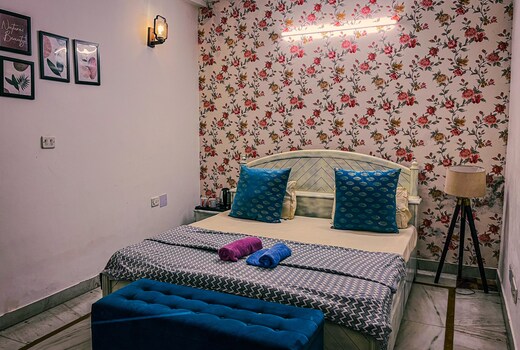 Luxury 2 Bedroom Cottage- Near Ganges by Itvara Leisure