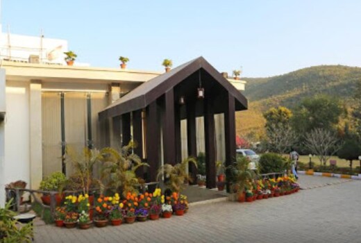GOLDEN LEAF RESORT