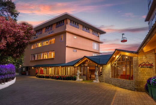 Summit Namnang Courtyard & Spa(5 Mins Walk to MG Marg)