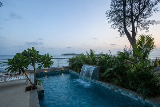 Seaview Serenity A villa by the waves