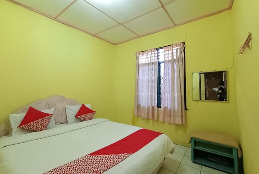 Hotel O Penginapan & Villa Sirait