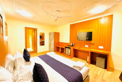 Jehlum Heights Inn