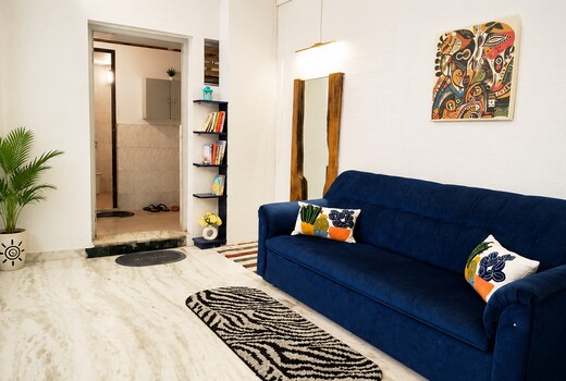 SUPER Luxury WhiteTown 1BHK walkable to beach - Noel