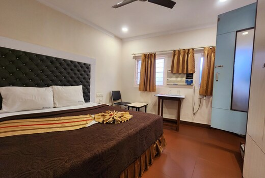 Hotel Al Sana 550 meters from Esplanade Metro