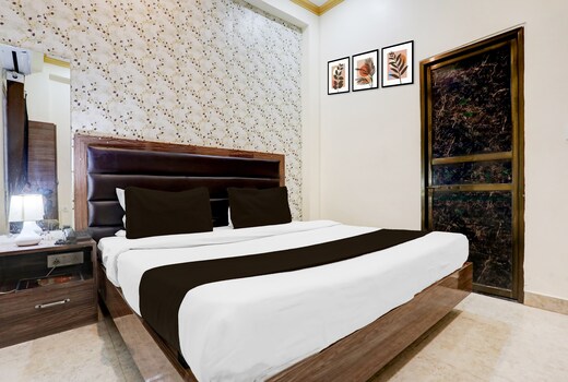 Super OYO Hotel O Sankat Mochan Gandhi Nagar