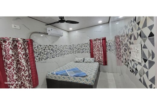 SRI NARAHARI HOME STAY