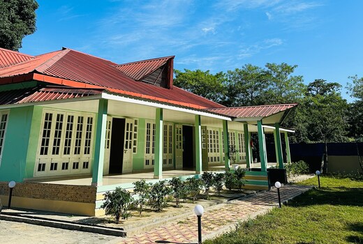 Green Paradise Hotel and Resort (2mins walking distance from Safari Point).