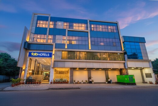 FabHotel Meera Palace