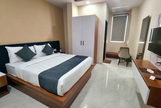 Hotel Mala International Near JECC