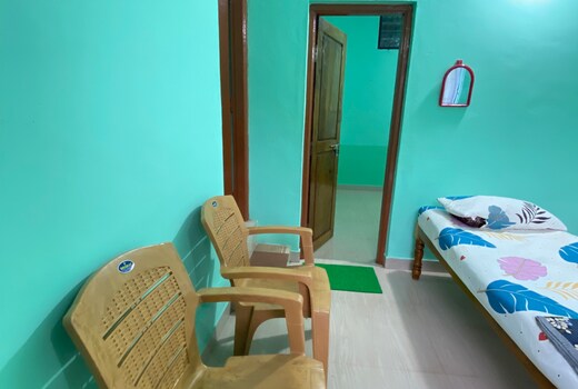 Family Room at Pappa s Pride Cozy Clean