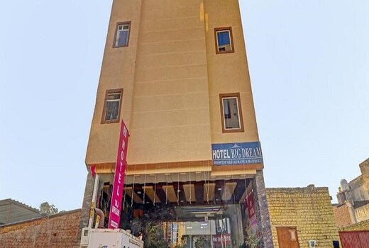 HOLLY HOTELS