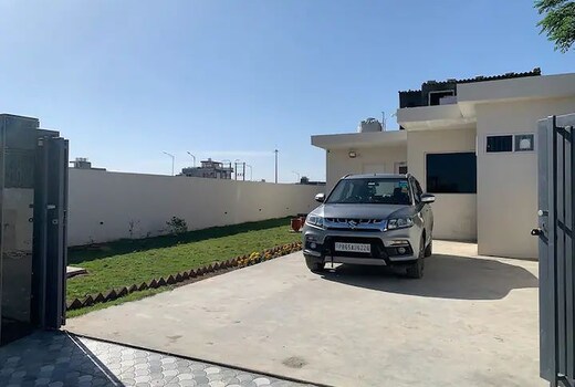 AIRPORT VILLA