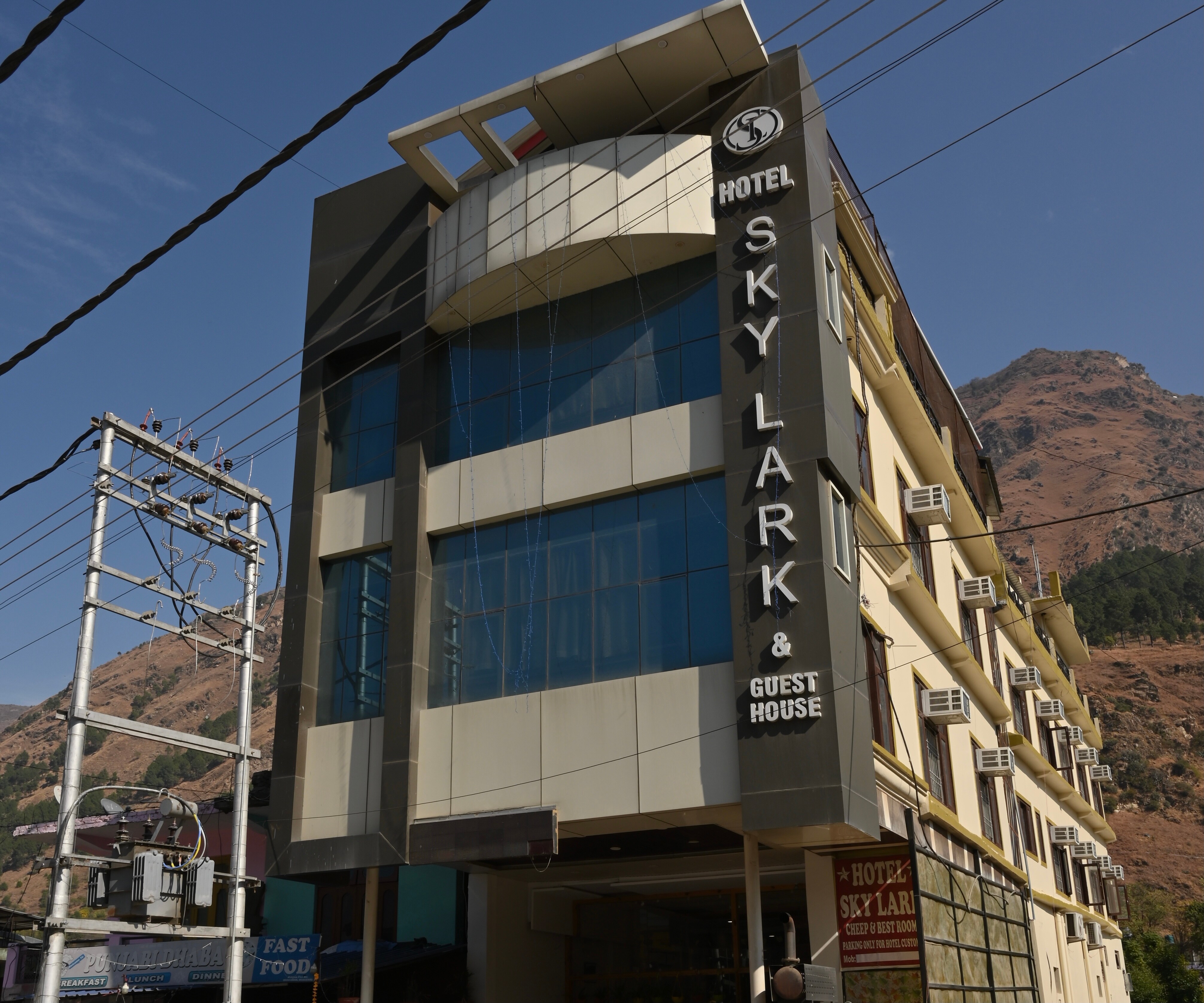 Hotel Skylark