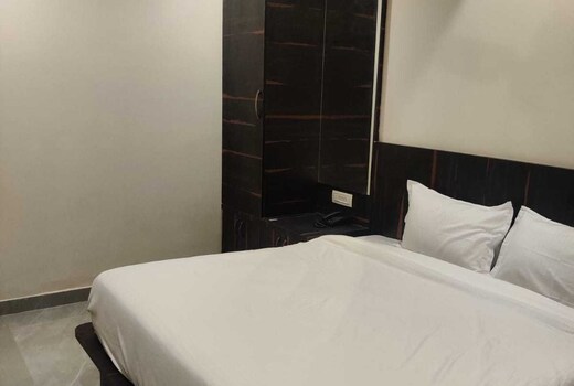 OYO 817209 Hotel Karma