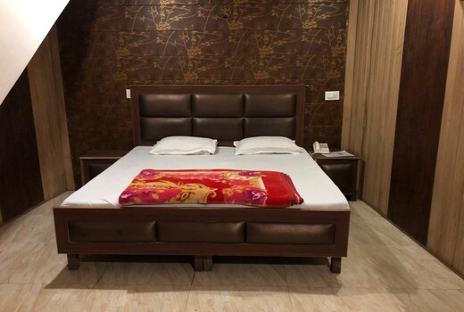 Green Oak Guest House