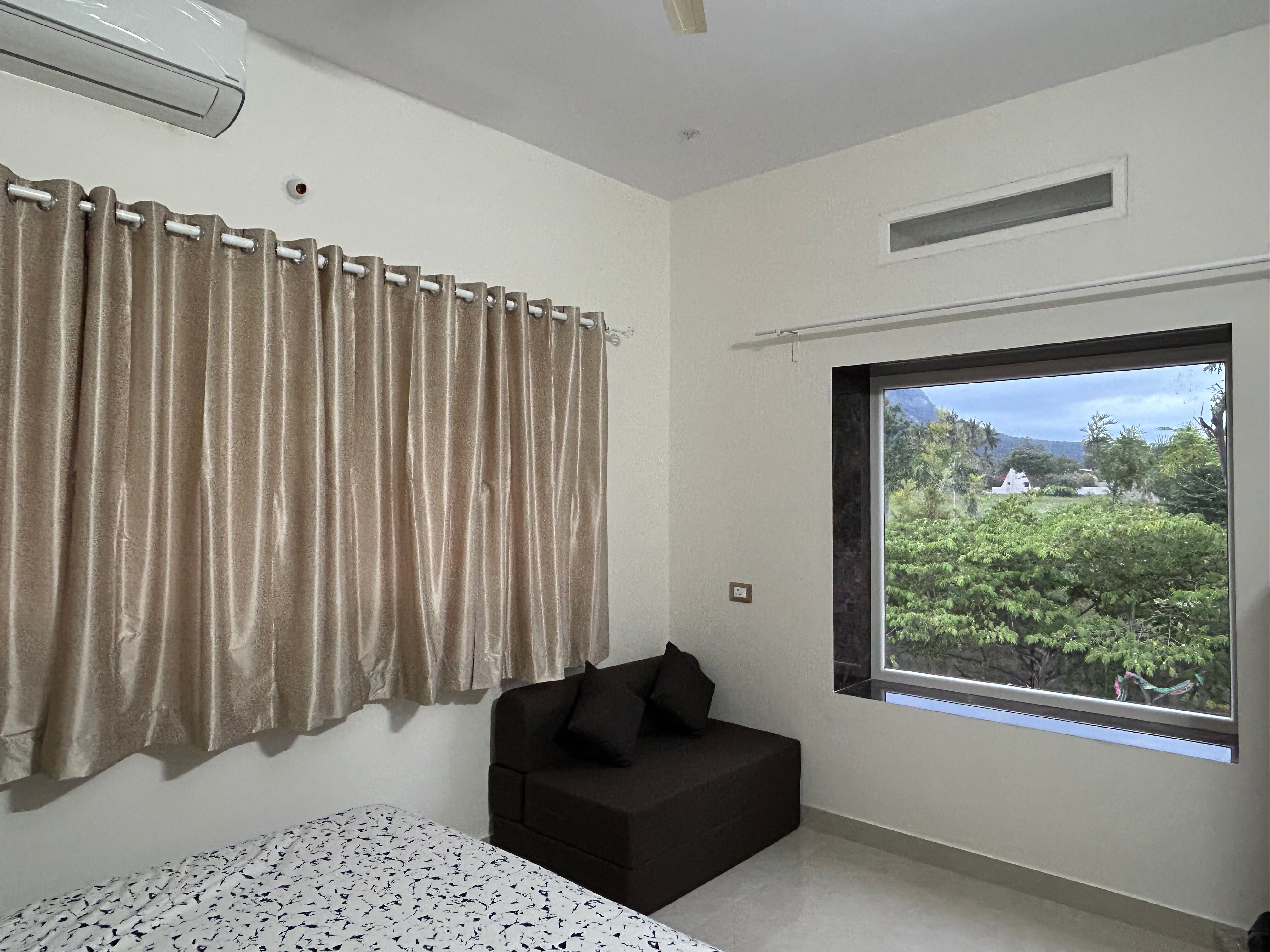 Glenville - Hill View Room
