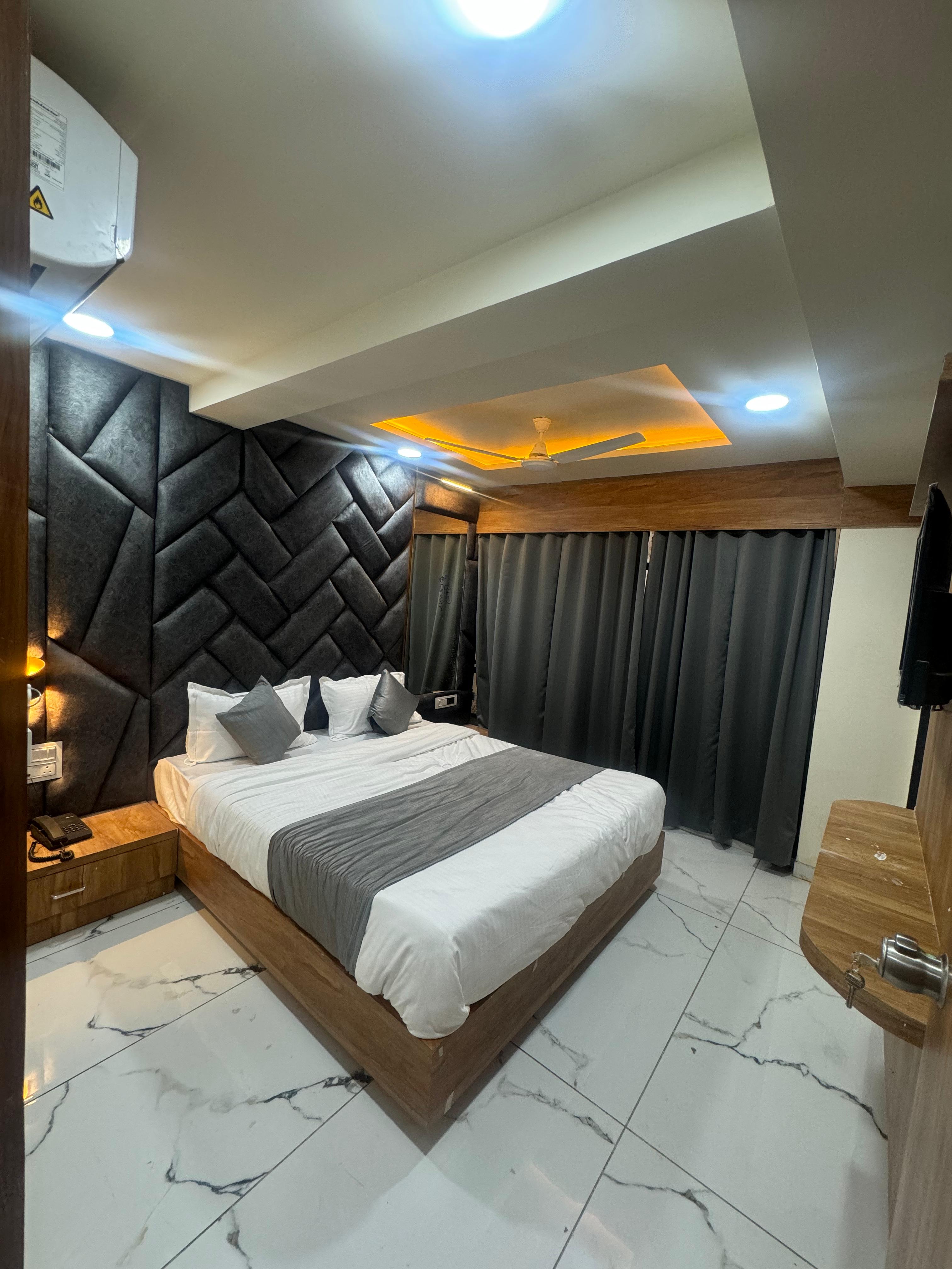 HOTEL HR KUDASAN GANDHINAGAR