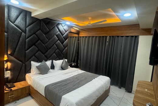 HOTEL HR KUDASAN GANDHINAGAR
