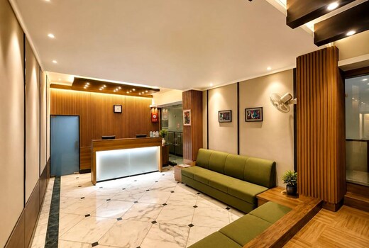 Status Business Hotel The Mall