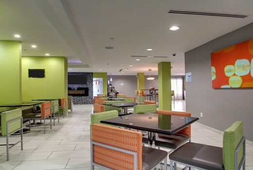 Holiday Inn Express & Suites JACKSON DOWNTOWN - COLISEUM