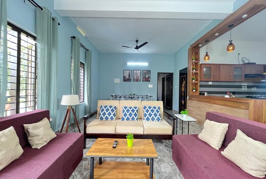 VAR Beach Haus 9 Min to Cliff AC 4BHK Foosball