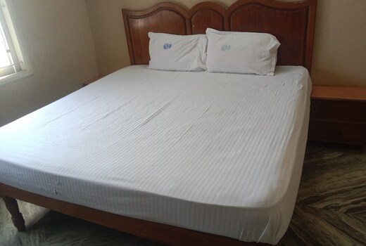 MADHUSHINI AC BOARDING & LODGING