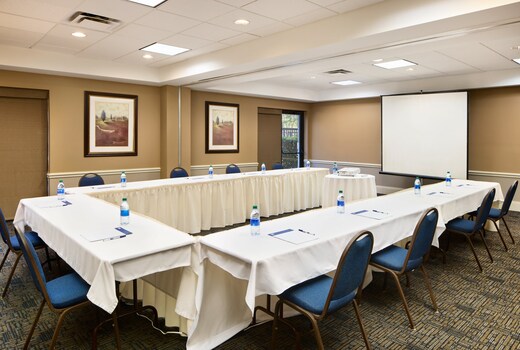 Holiday Inn Express & Suites Alpharetta