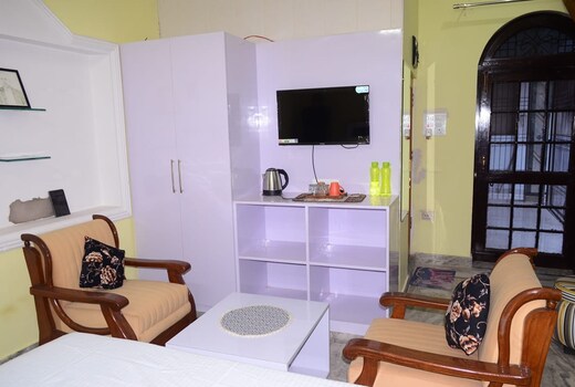 Dev Premium Homestay | Near Ram Janmabhoomi