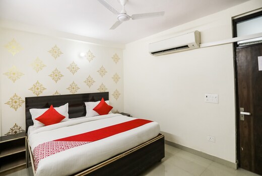 Hotel O Park Inn Near New Ashok Nagar Metro Station