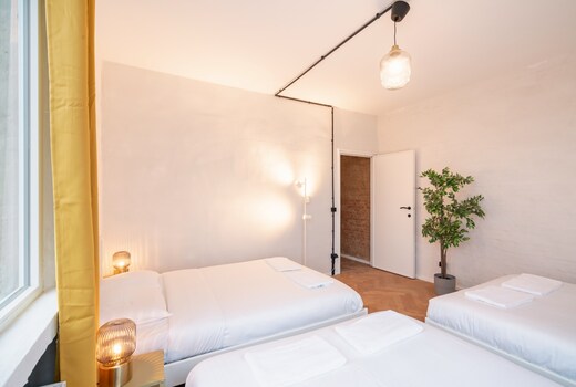 Spacious 2BR - Grand Central Apartments