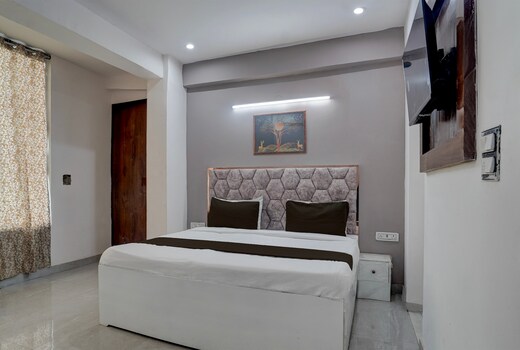 Highway Townhouse