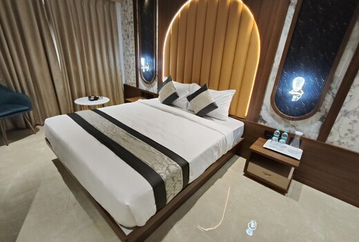 Hotel Saffron Grand Thane