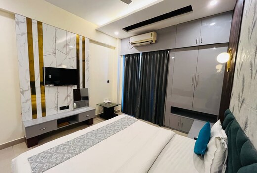 Hotel Paras Plaza
