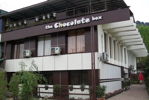 Chocolate Box Dal Lake
