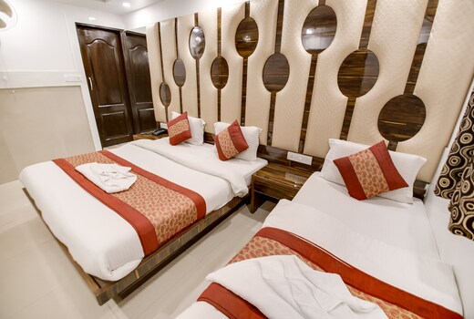 Hotel Glow Inn@3 Mins Walk From NDLS Rail Station