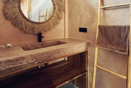 Cozy 2 bedrooms with private rooftop and sauna
