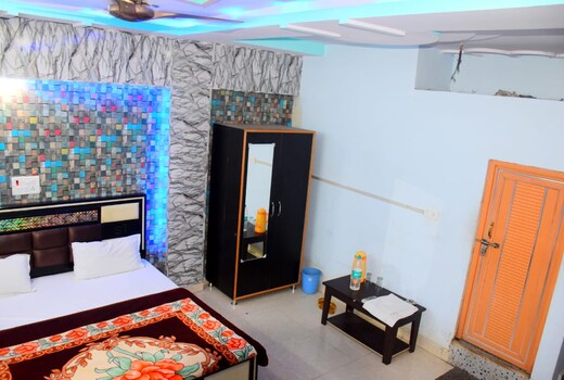 HOTEL SHARMA PALACE
