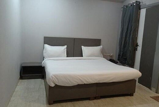 FabHotel Saineel I
